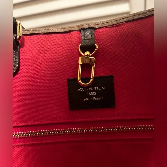 Louis Vuitton OnTheGo GM Bag - Picture 7 of 16